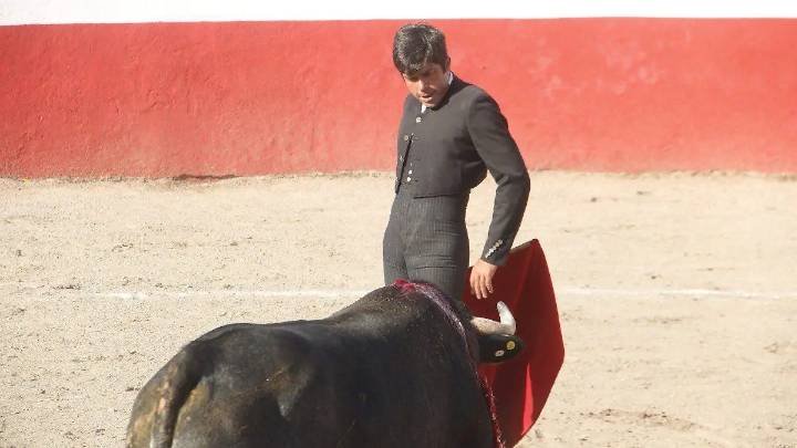 Triunfa Fermín Rivera en el Festival Taurino “FEREB 2025”