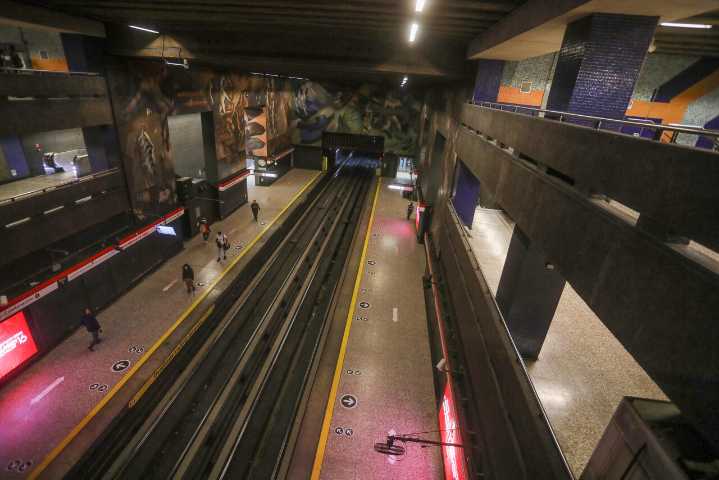 Metro cierra estaciones en Línea 1 por presencia de persona en la vía