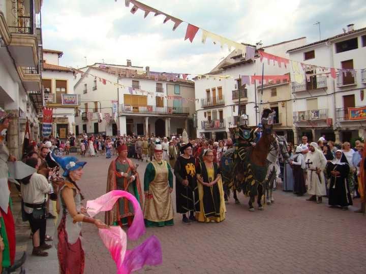 Cañete celebró su 25 Alvarada distinguiendo a Azucena Lanza