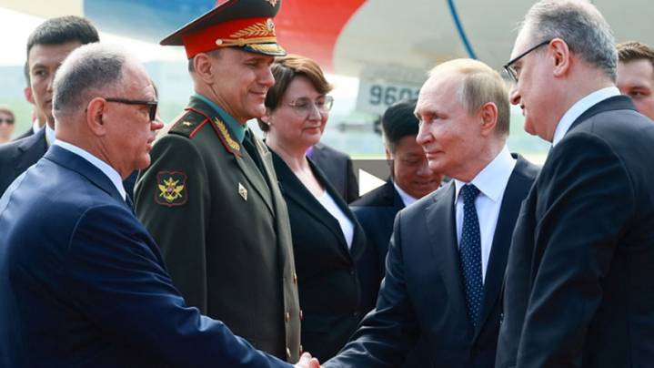 Alfombra roja y guardias de honor: Putin llega a China en su visita "sin precedentes"