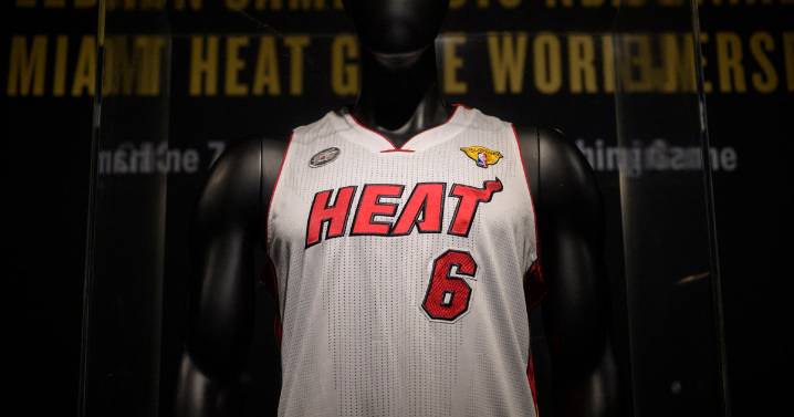 Ex-Miami Heat security worker charged in massive memorabilia theft of game