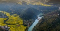 Xinhua Silk Road: Waterfalls forge stronger China