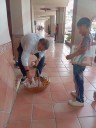 David Medina, regalando los dulces del Chocoloco