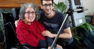 Pese a una enfermedad neurodegenerativa, recuperó la voz gracias a la inteligencia artificial