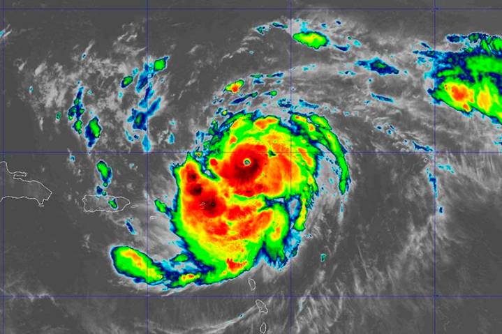 Erin se convierte en huracán categoría 5 en el Atlántico