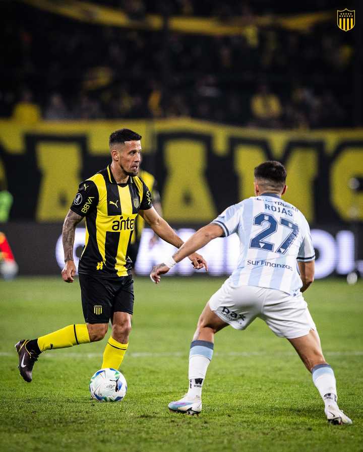 Peñarol derrotó a Racing Club por 1-0 en la ida de los octavos de la Copa Libertadores jugado en Montevideo
