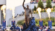 Tom Brady inmortalizado en bronce con estatua de 6 toneladas en Foxborough