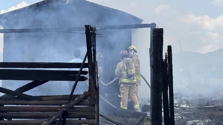 Incendio en Estación Maturana deja dos viviendas con pérdida total