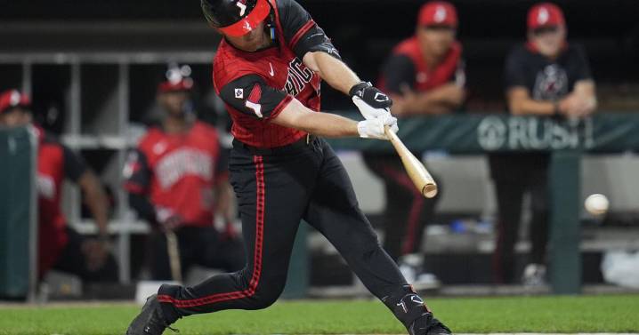 Santana drives in 4, Kayfus knocks in 3 to lead Guardians past White Sox 9