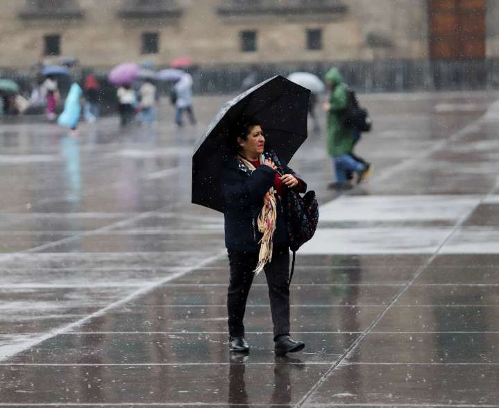 Persisten lluvias vespertinas en la capital pese a ambiente caluroso