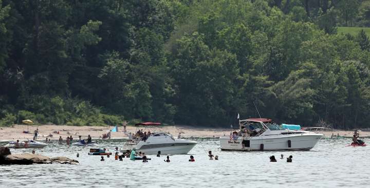 How safe is the water at Edgewater and Villa Angela Cleveland Metroparks beaches on Sunday?