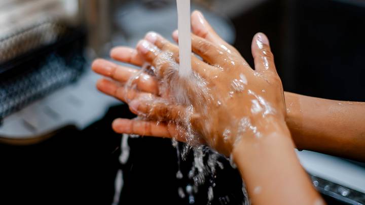 Retiran jabones por posible riesgo de infecciones mortales