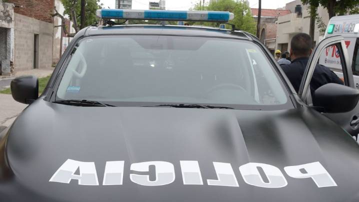 Delincuentes hirieron a un empleado municipal y le robaron $300 mil en el Bº Primera Junta