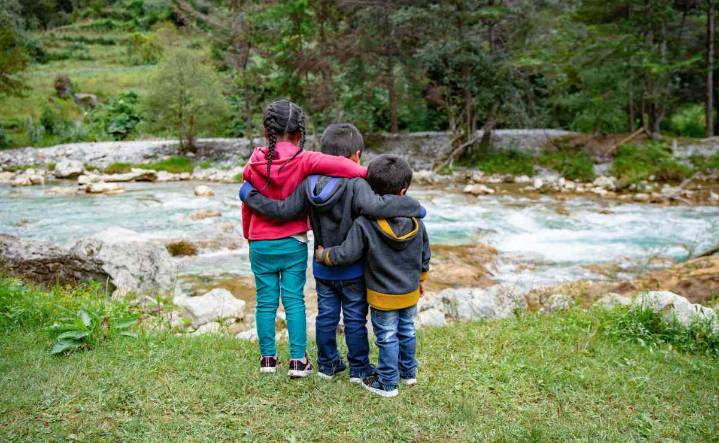 Jueza bloquea deportación; niños guatemaltecos bajo custodia seguirán en EU