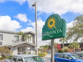 Hotel de Miami causó revuelo por usar recepcionista remoto para atender huéspedes