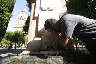 AEMET: La ola de calor, con hasta 44 grados, afronta uno de sus días más duros con avisos rojos en Sevilla, Valencia y Tarragona