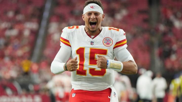 One pass, one TD: Mahomes, Chiefs get off to good start in 20