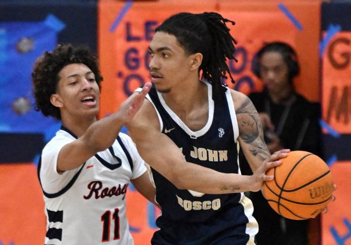 'I know he's with me': SDSU's Elzie Harrington mourns his father as he starts college career