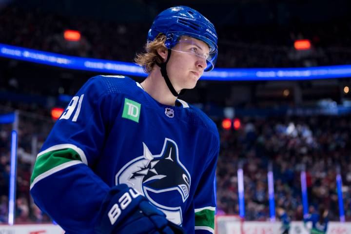 Vancouver Canucks Sign Vitali Kravtsov