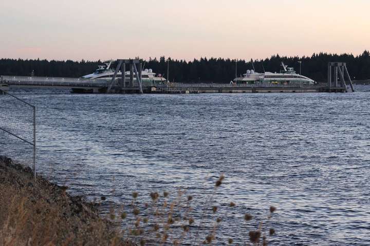 Hullo ferry workers in Nanaimo and Vancouver taking strike vote