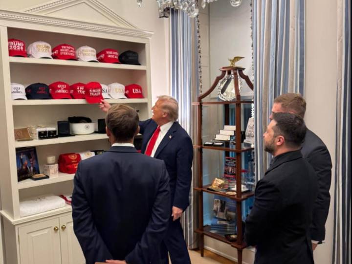 Trump, megalómano sin límite: de la tienda de 'souvenirs' para líderes en la Casa Blanca al derecho a abrazar la 'World Cup'