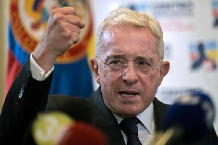 Álvaro Uribe: "Como preso, aumentaré la lucha contra el neocomunismo en Colombia"