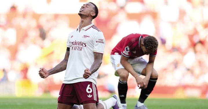 Arsenal triunfa y humilla al United