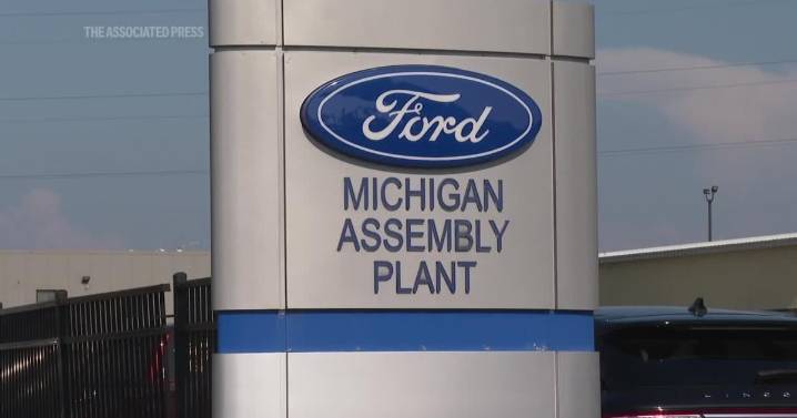 Missing wallet discovered under SUV’s hood connects retired Michigan auto worker, Minnesota mechanic