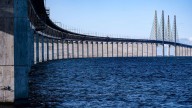 Öresundsbron, el puente de 82.000 toneladas que tiene una serie propia