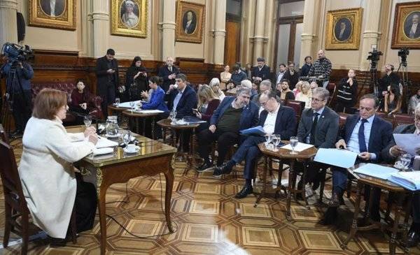 La oposición busca recortarle poder a Milei y busca limitar los decretos presidenciales