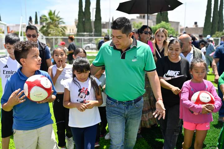 RICARDO GALLARDO ENTREGA ÁREA DEPORTIVA A FAMILIAS DE 3 MUNICIPIOS