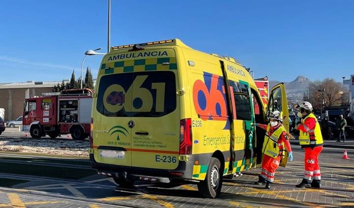 Muere un hombre y una mujer resulta herida en el incendio de un piso en Málaga