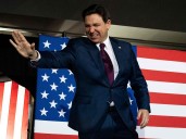 Buenas noticias para Ron DeSantis: recibió un sorpresivo apoyo demócrata en la firma de una ley para Florida
