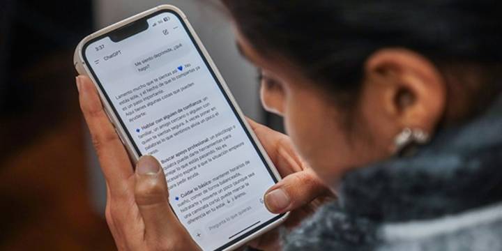 Minsa advierte sobre los riesgos de usar ChatGPT y otras IA como reemplazo de un psicólogo