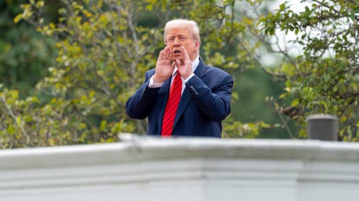 Trump tours White House roof, hints at further renovations