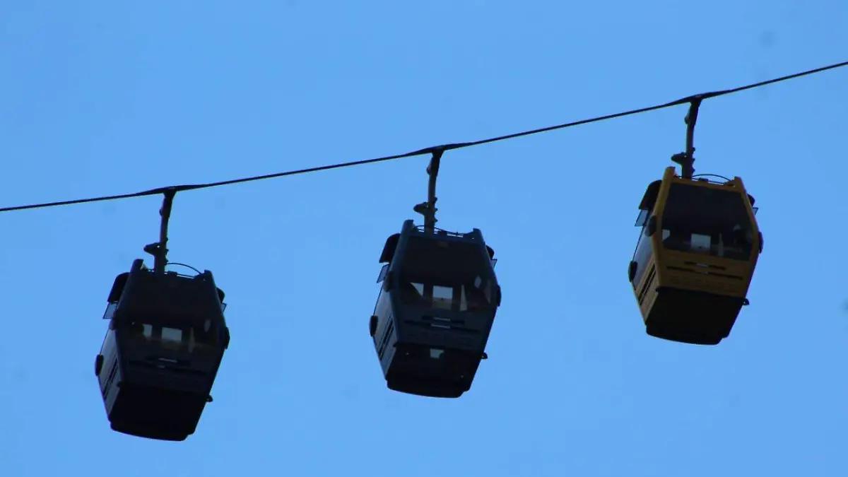 Rachas de viento detienen teleférico de Orizaba: 12 personas atrapadas a 200 metros