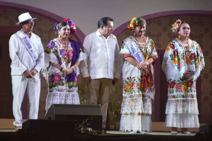 Gobierno de Yucatán y el DIF visten de “fiesta, tradición y orgullo” la Expo Personas Adultas Mayores 2025 en Mérida