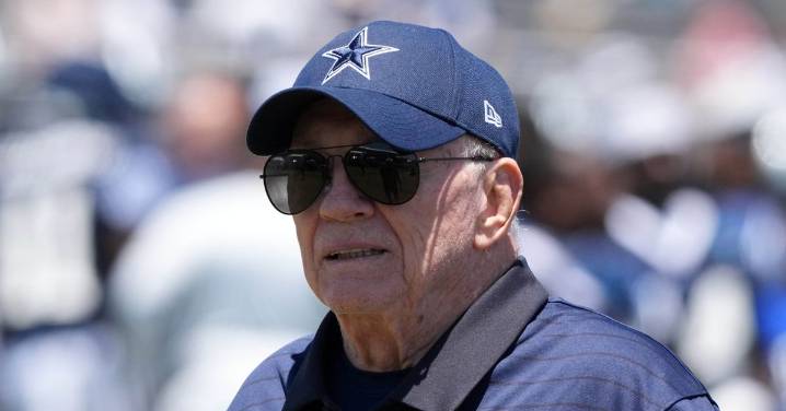 Dallas Cowboys news: Jerry Jones says he’s not trading Micah Parsons