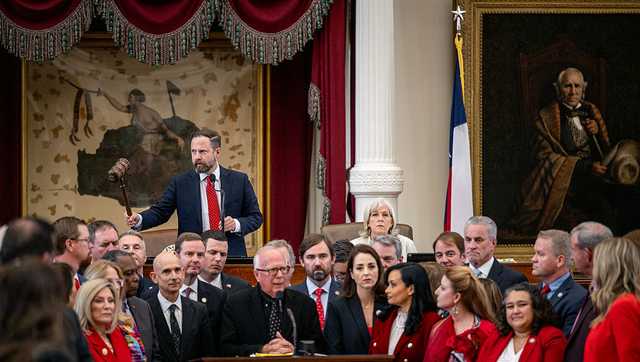 Texas lawmakers give final approval to redrawn congressional map