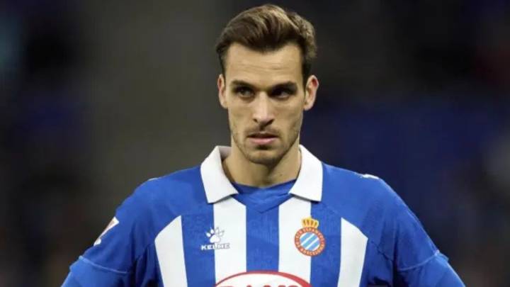 Se complica el fichaje de Brian Oliván y el Sporting tiene 48 horas para fichar un defensa y dar salida a sus descartes