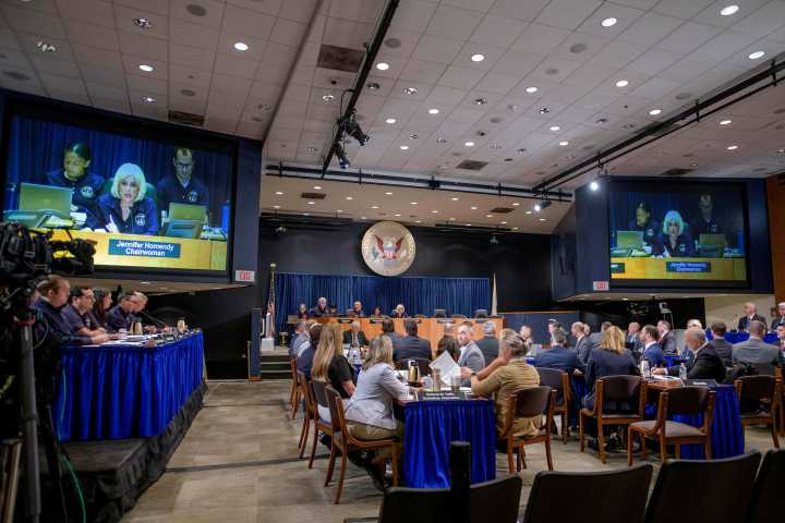 NTSB hearing reveals air traffic controllers should have warned passenger plane about helicopter before collision, but didn’t