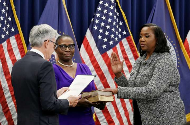 Gobernadora de la Fed Lisa Cook demanda a Trump por intentar despedirla