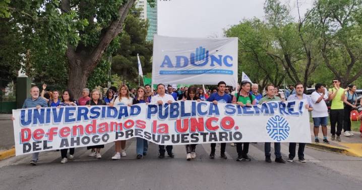 Universidades sin clases durante un mes en Neuquén y Río Negro: cómo es el cronograma de los «paros rotativos»
