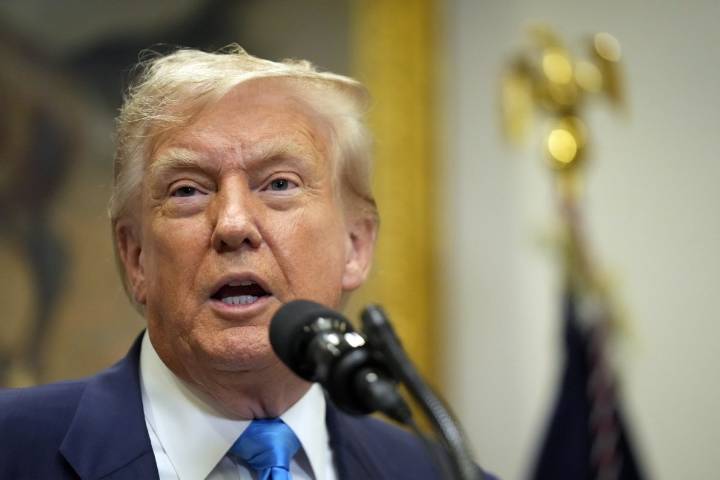 Trump signs executive order pushing tariffs on Canada to 35 per cent