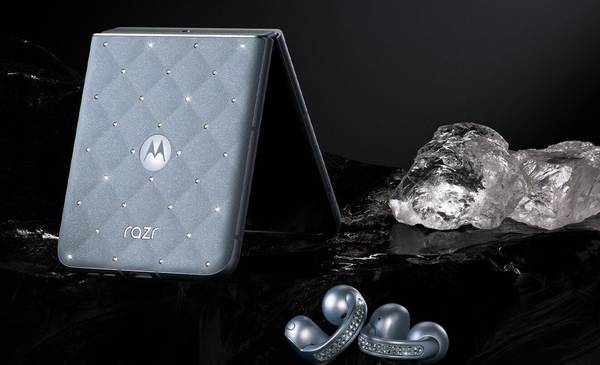 Asombro por el lujoso celular de Motorola lleno de cristales