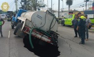 Pipa cae en socavón sobre calzada Zaragoza