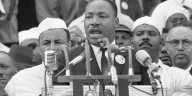 El discurso pacífico y atronador de Martin Luther King frente a una multitud plegada a su sueño de poner fin a la segregación racial