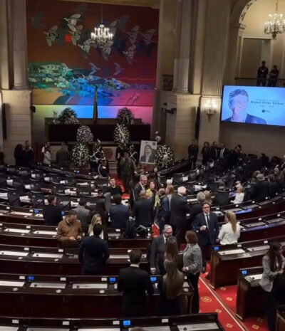 Funeral de Miguel Uribe Turbay, ciudadanos y dirigentes acompañan su despedida