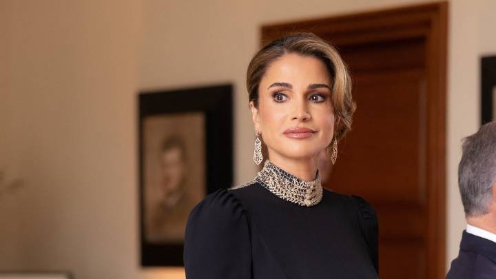 Rania de Jordania cumple 55 años y estos son sus looks más icónicos que han marcado diferencia