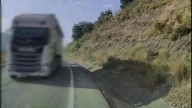 Un camión adelanta a otro de forma temeraria y casi provoca una tragedia en Huesca